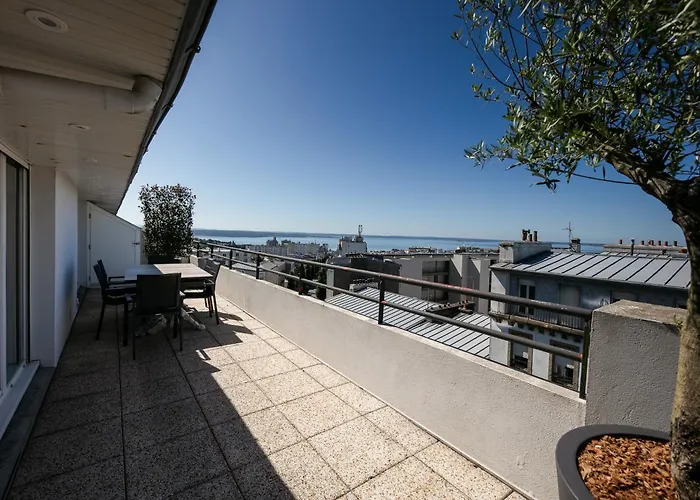 De Standing Au Centre-ville Avec Vue Terrasse Et Garage Brest