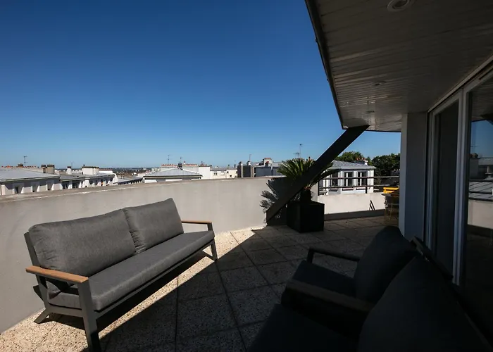 De Standing Au Centre-ville Avec Vue Terrasse Et Garage