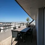De Standing Au Centre-ville Avec Vue Terrasse Et Garage