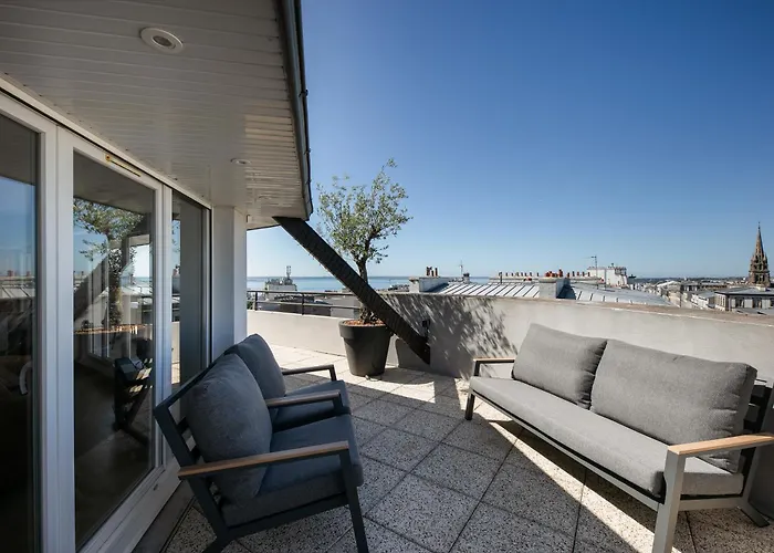 Apartmán De Standing Au Centre-ville Avec Vue Terrasse Et Garage