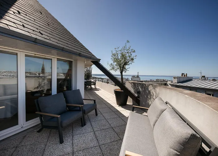 De Standing Au Centre-ville Avec Vue Terrasse Et Garage